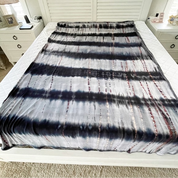 GOOSEBUMPS Gray Tie Dye Jersey Knit Throw Blanket Bedspread 58” X 96”